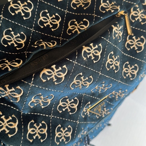 NEW GUESS MEN/WOMENS BACKPACK main image 2